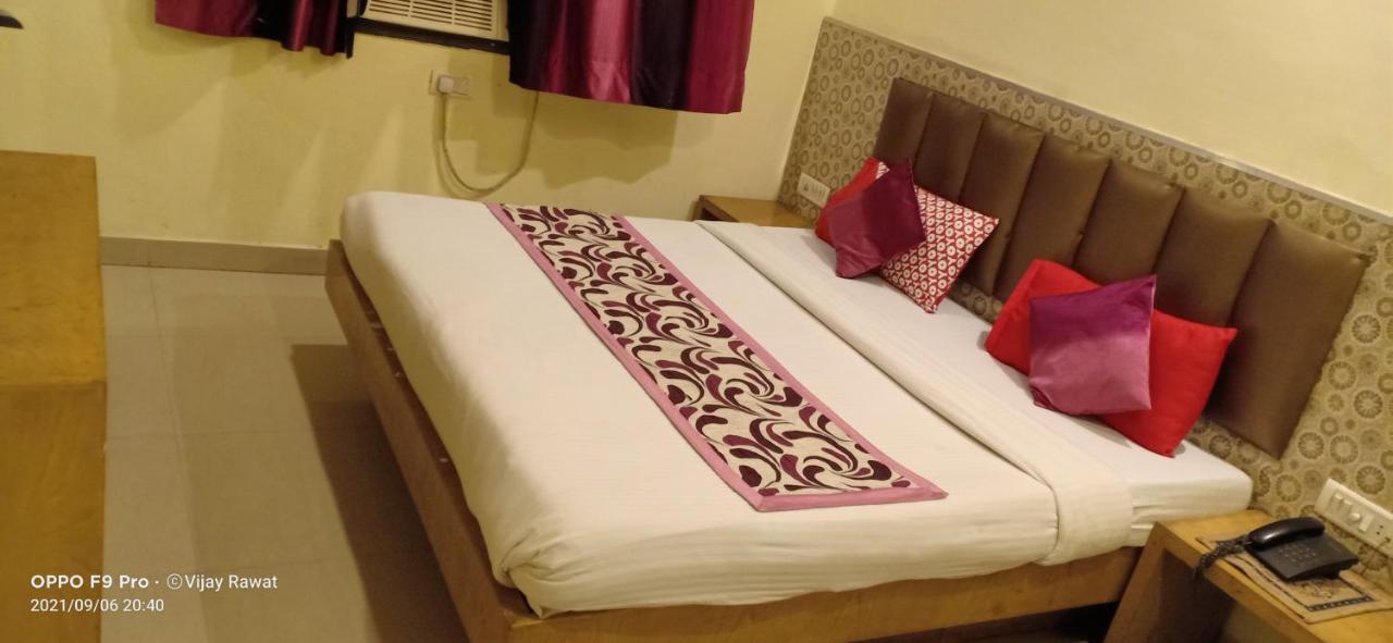 Hotel Golden Gate New Delhi Exterior photo