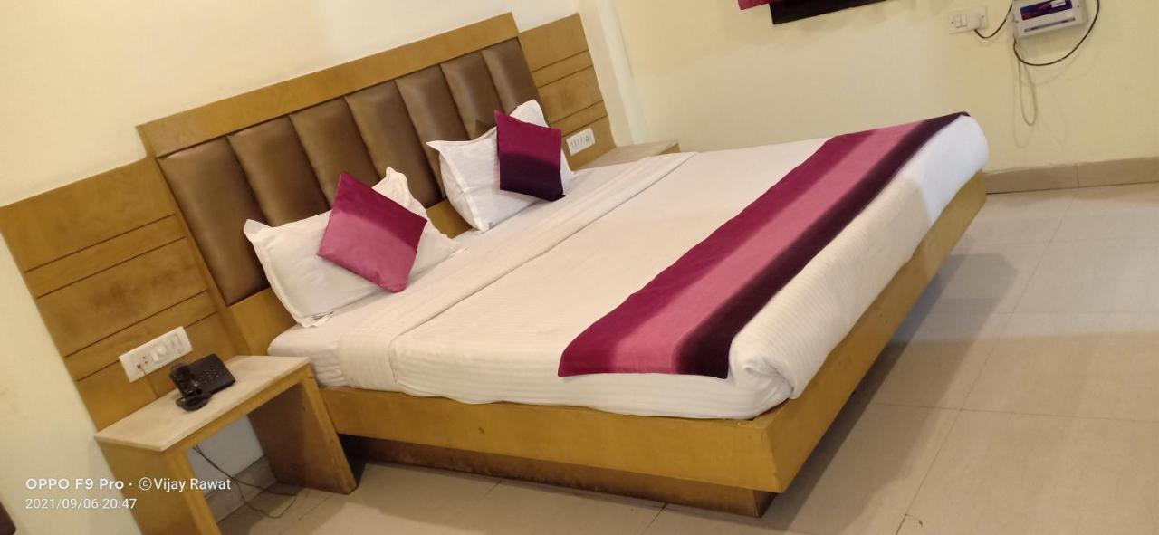 Hotel Golden Gate New Delhi Exterior photo