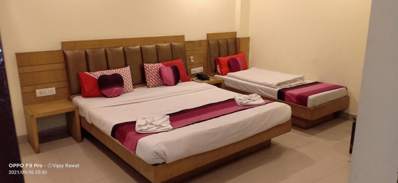 Hotel Golden Gate New Delhi Exterior photo