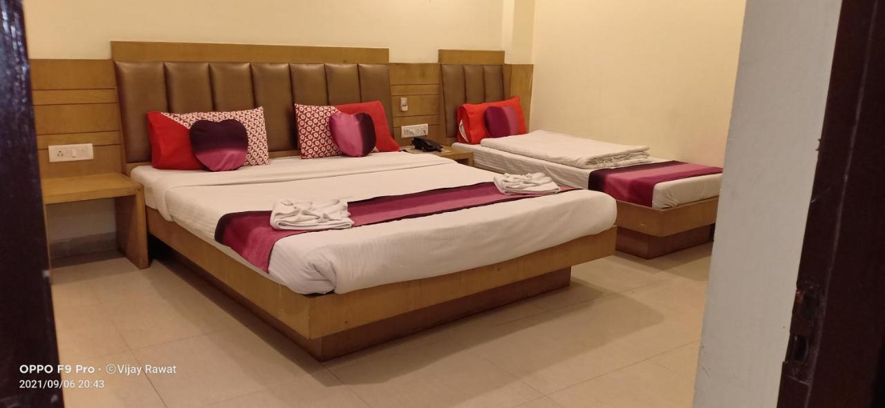 Hotel Golden Gate New Delhi Exterior photo