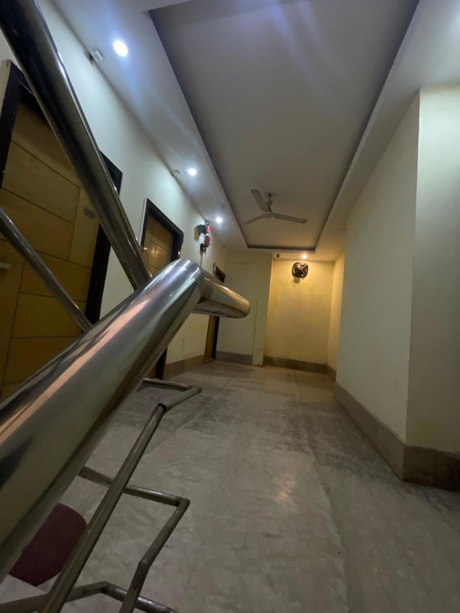 Hotel Golden Gate New Delhi Exterior photo