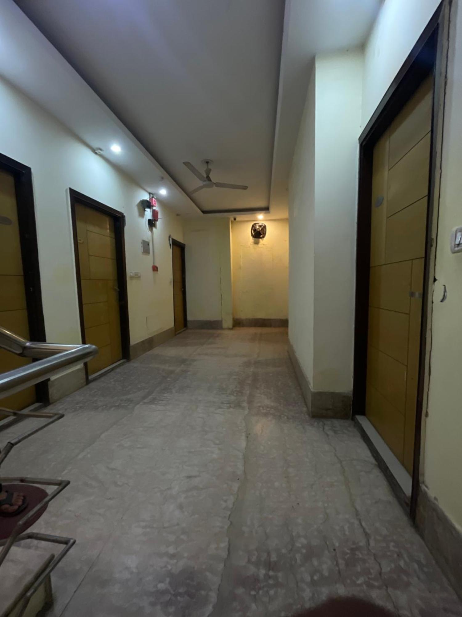 Hotel Golden Gate New Delhi Exterior photo